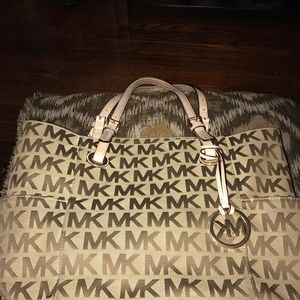 Micheal kors purse